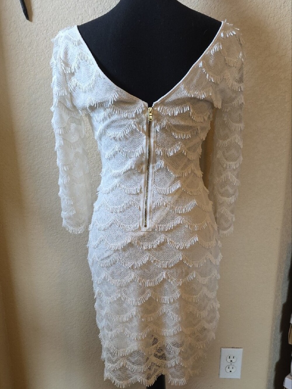 Guess 🎀 White Lace Scoop-Neck Bodycon Dress - Picture 5 of 6